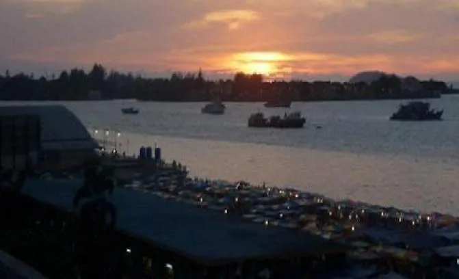 J &J Hotel Kota Kinabalu 2*,